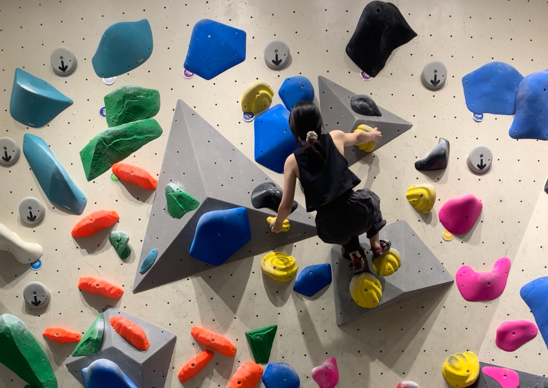 클라이밍하는 여자