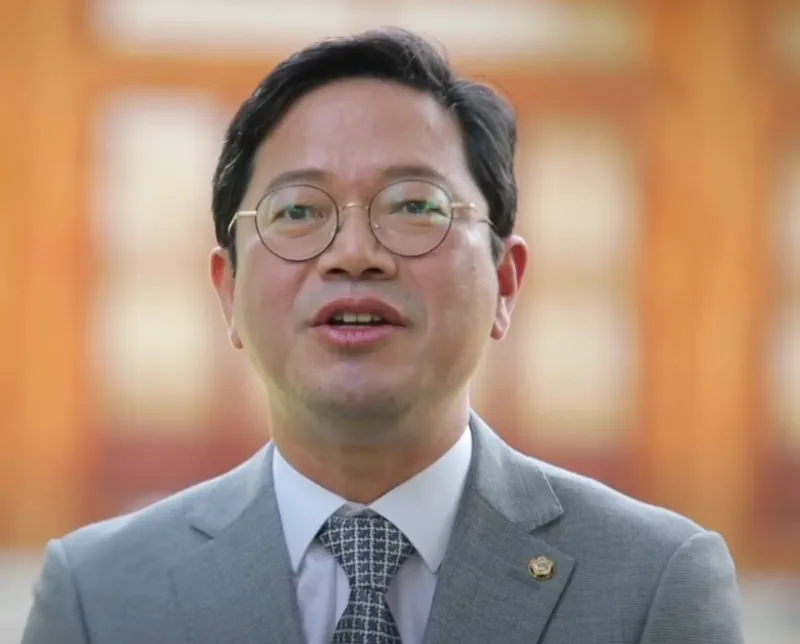 국회의원 인터뷰 사진51.webp