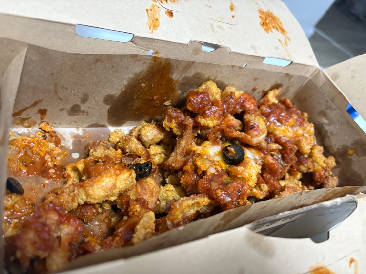 노랑통닭 반 정도 먹은 사진