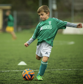 어린이 축구선수 사진