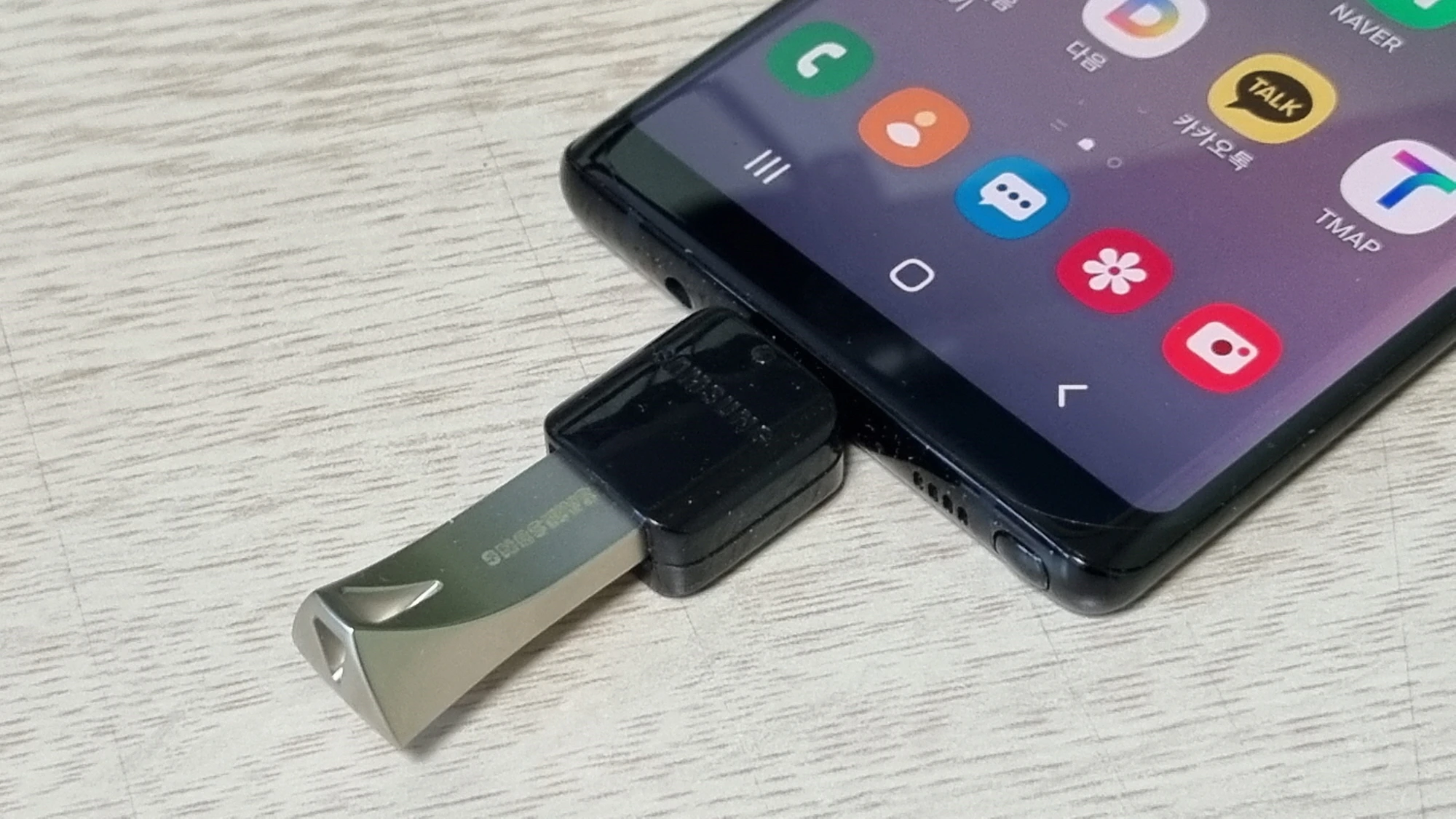 USB 메모리 끼운 모습