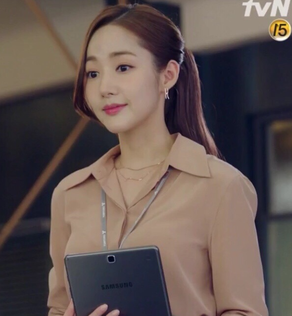 박민영 오피스룩