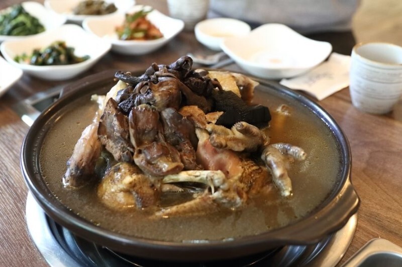 맛있게 끓여진 옻닭 사진