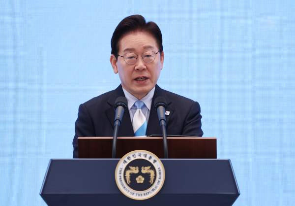 이 대통령 선물 인증: 인도네시아 프라보워 대통령의 '바비' 선물 SNS 인증, 한-인니 정서적 밀착 행보 분석