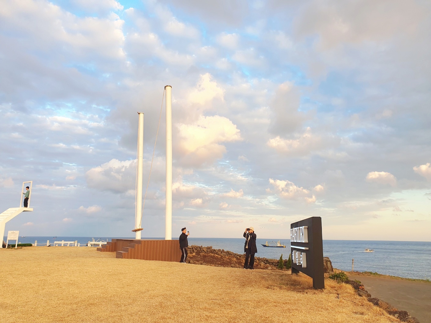 해일리카페 잔디마당 그네