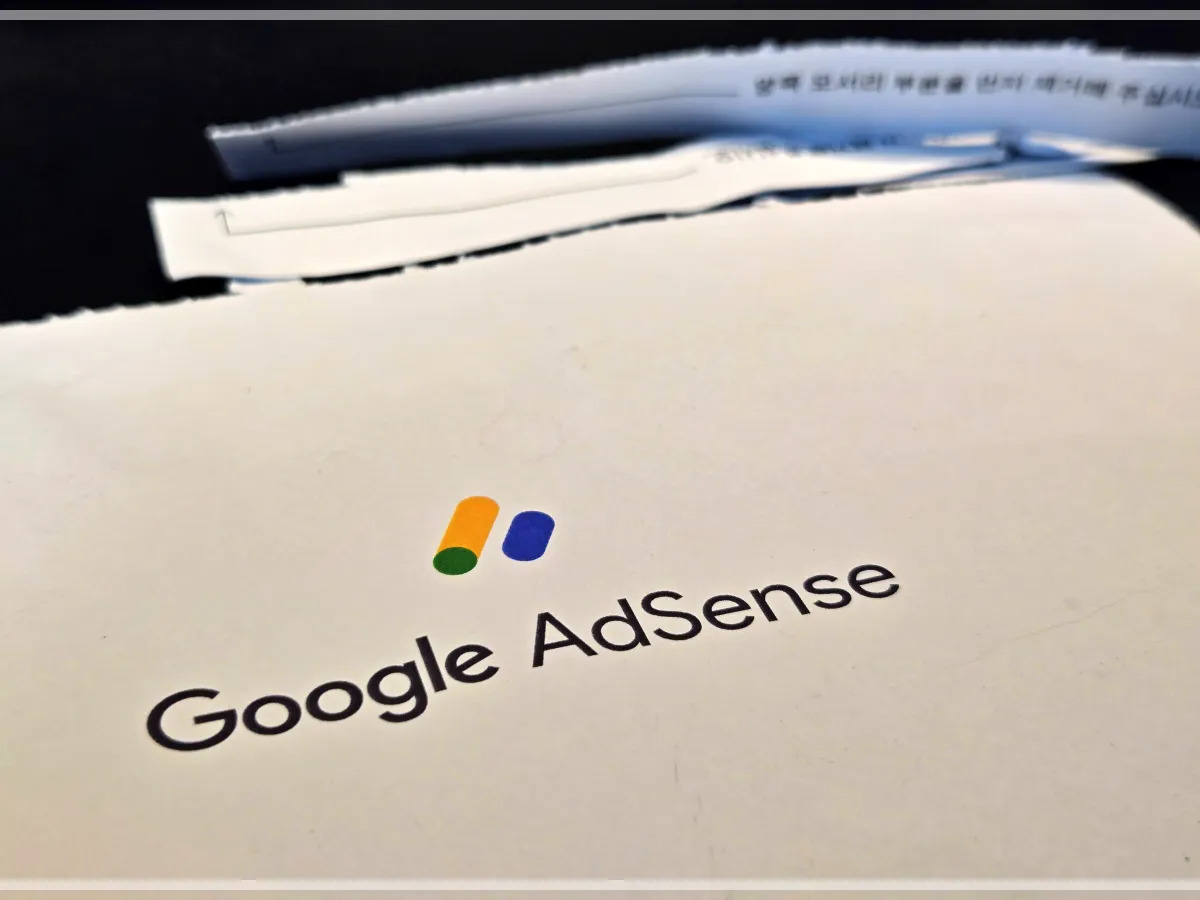 우편물-뒷면에-써있는-구글애드센스-글자
