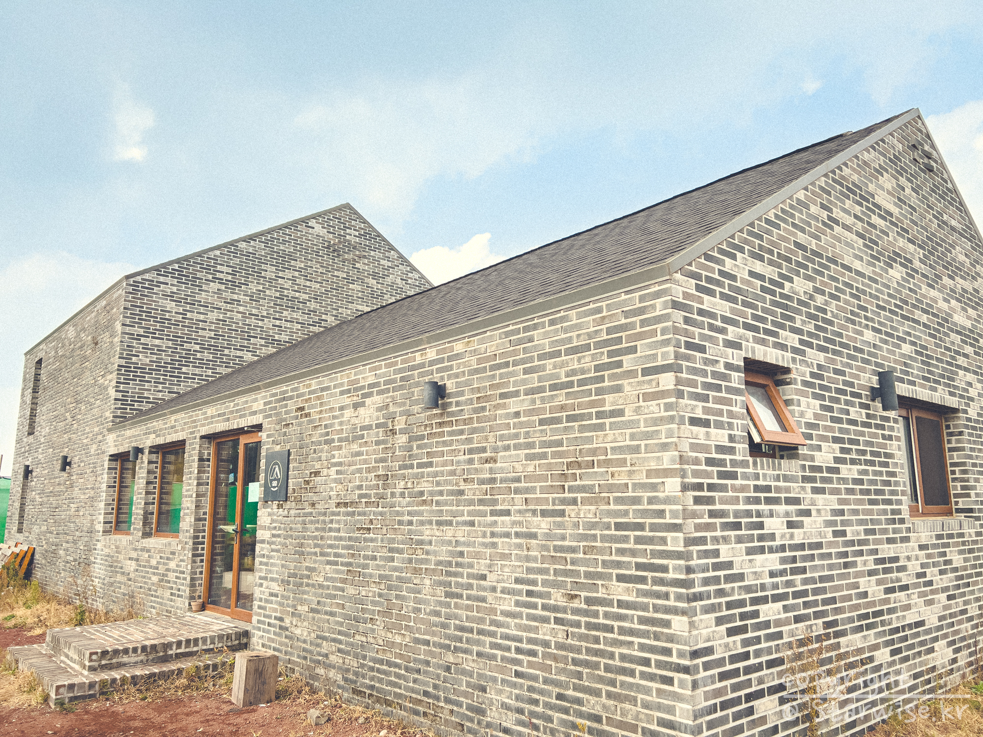 유람위드북스 건물