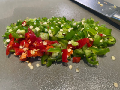 청양고추 듬뿍 넣어 계란장조림에 매콤한 맛 더하기