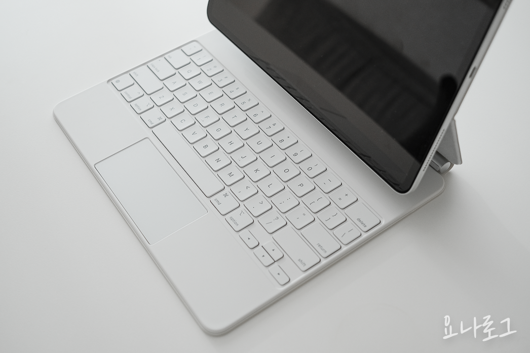 애플제품 애플리뷰 아이패드 아이패드리뷰 매직키보드 매직키보드리뷰 아이패드키보드추천 아이패드에어 아이패드프로 맥북에어 맥북 맥북프로 맥북아이패드비교 매직키보드장점 매직키보드단점 애플제품추천 아이패드추천 아이패드추천 신학기선물 대학생선물