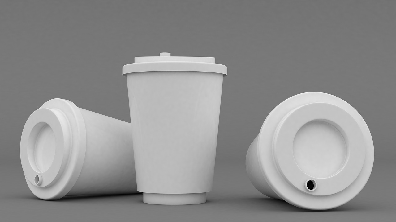 생수병과 텀블러: 어떤 용기가 더 안전한가?