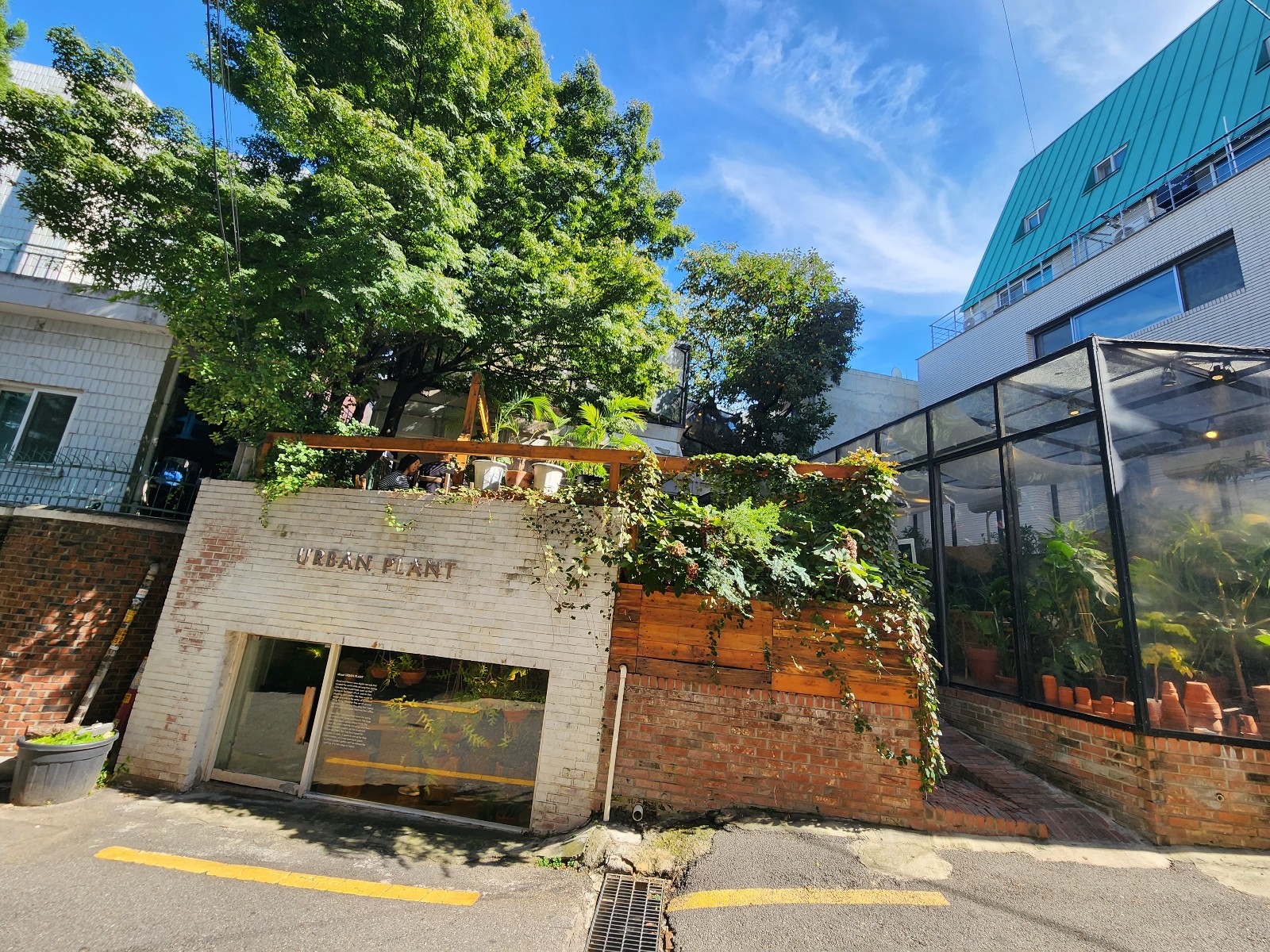 어반플랜트 합정 입구