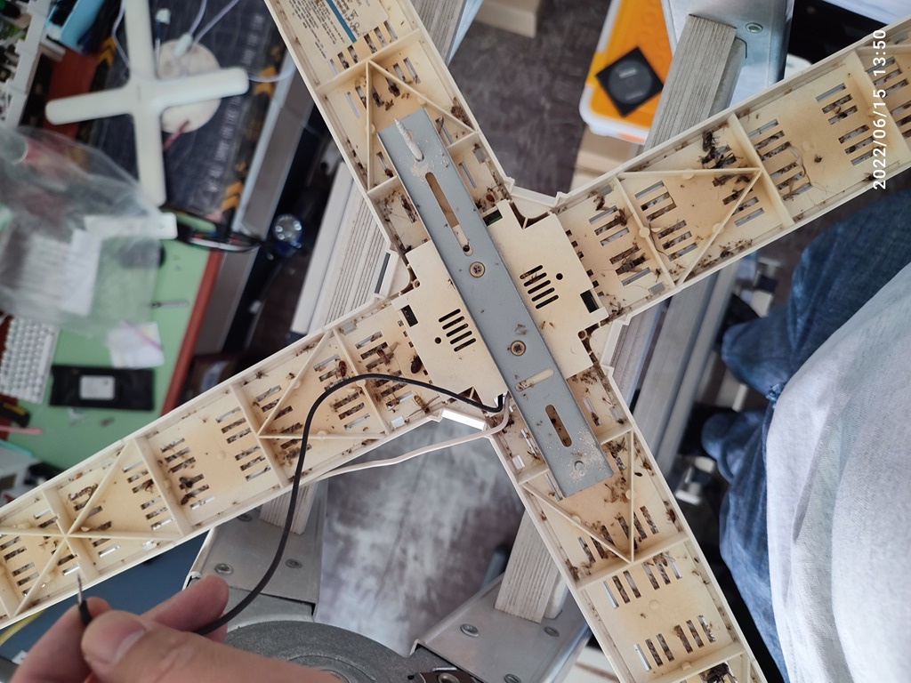 8년간 사용했던 LED 십자등의 상태