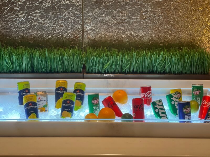 잠실 소피텔 32층 클럽 밀레짐 라운지 - 탄산음료 코너