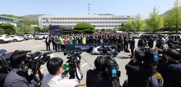 화물연대 물리적 충돌: 경남 경찰청 진입, 공권력 규탄 대치와 BGF리테일 교섭 갈등 심층 분석