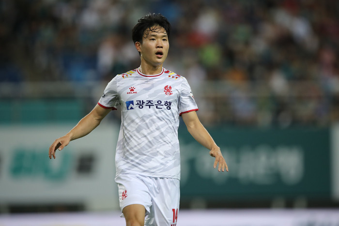 미드필더 정호연