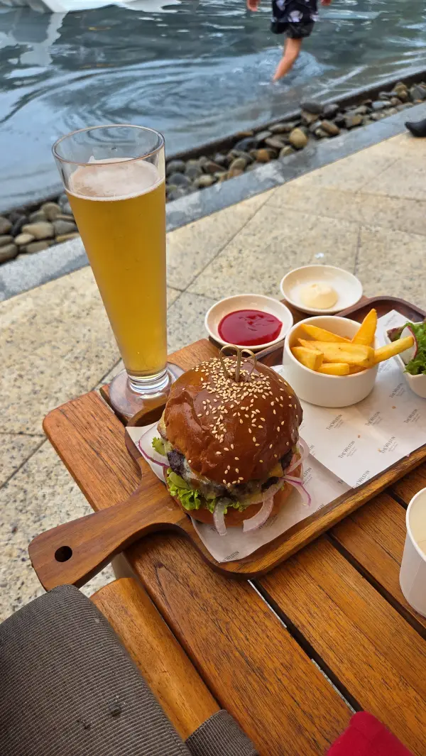 더웨스틴-리조트-깜란-수영장-풀바