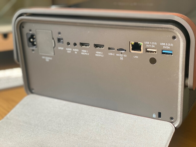 프로젝터-후면-커버를-열면-볼-수-있는-단자