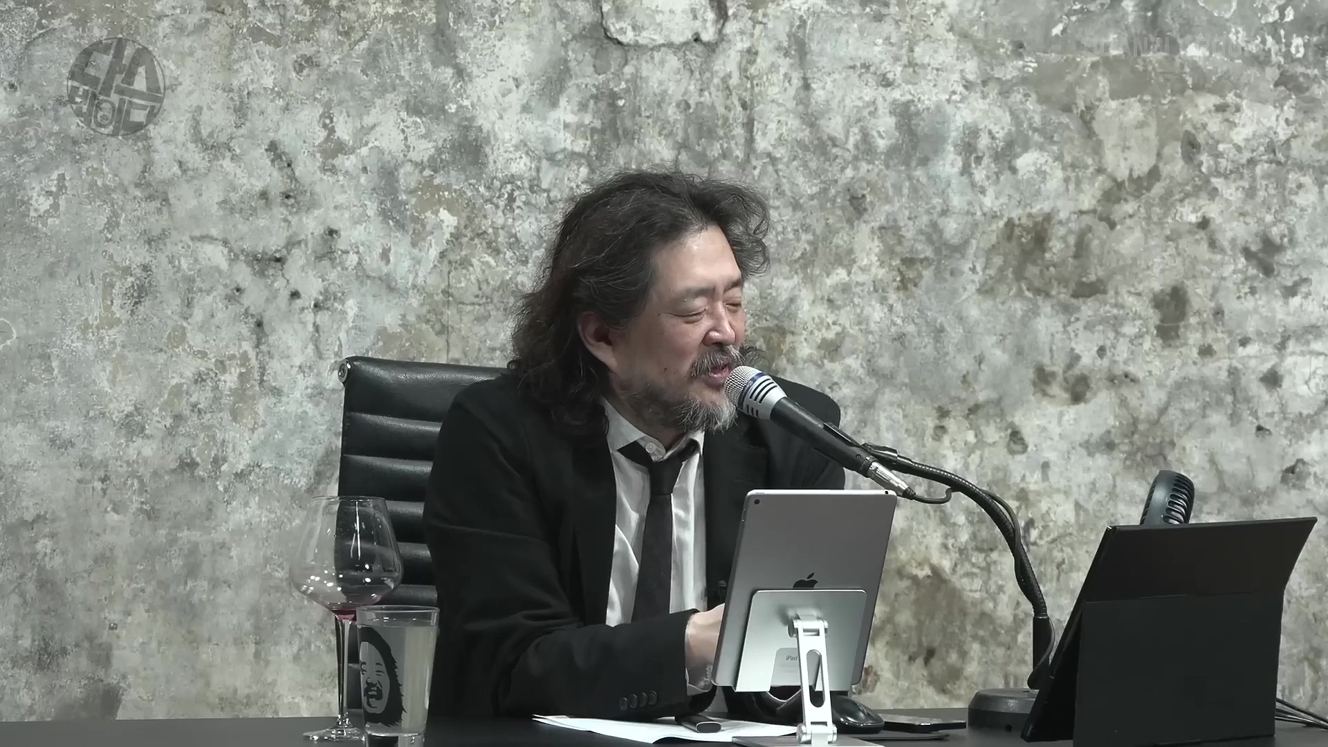 [김어준의 다스뵈이다] 372회 김건희가 수장고에 들어간 까닭, 트럼프 3선 가능한가, 보이스피싱 퇴치법.mp4_20251101_121022.874.jpg