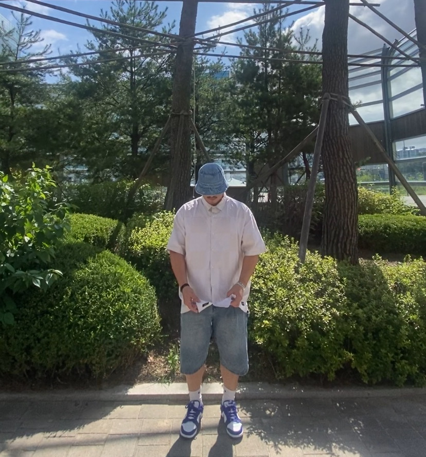 데일리룩('26. 7. 27.)루오에스펙 빈티지 버킷햇 벙거지, 반스 케슬러 체커보드 우븐 반소매셔츠, 디미트리블랙 버뮤다 데님팬츠, 나이키양말, 나이키 덩크 로우 레트로 콩코드