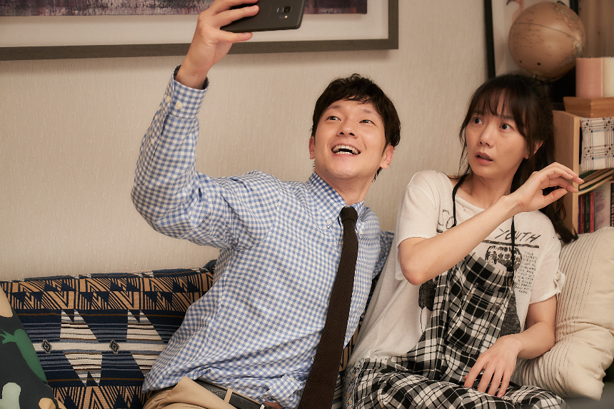 2025 영화 &#39;바이러스&#39; 리뷰 : 감염되면 사랑에 빠지는 독특한 로맨스