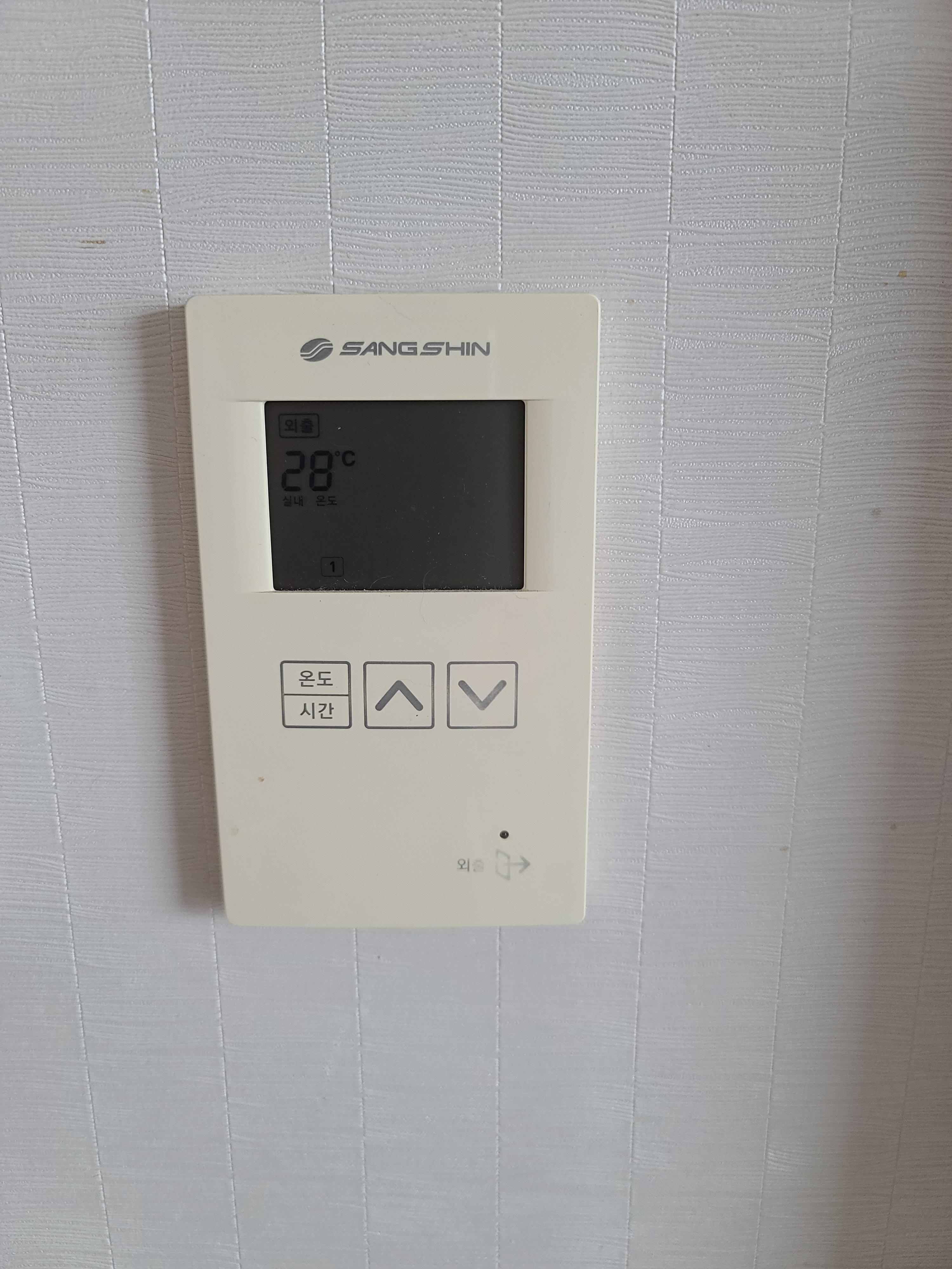 오늘 아침부터 집사를 깨운 냥냥이는 다다! 부들부들..