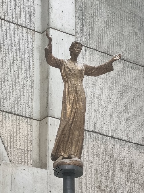 부활하시는 예수님 상 (안양 중앙성당)