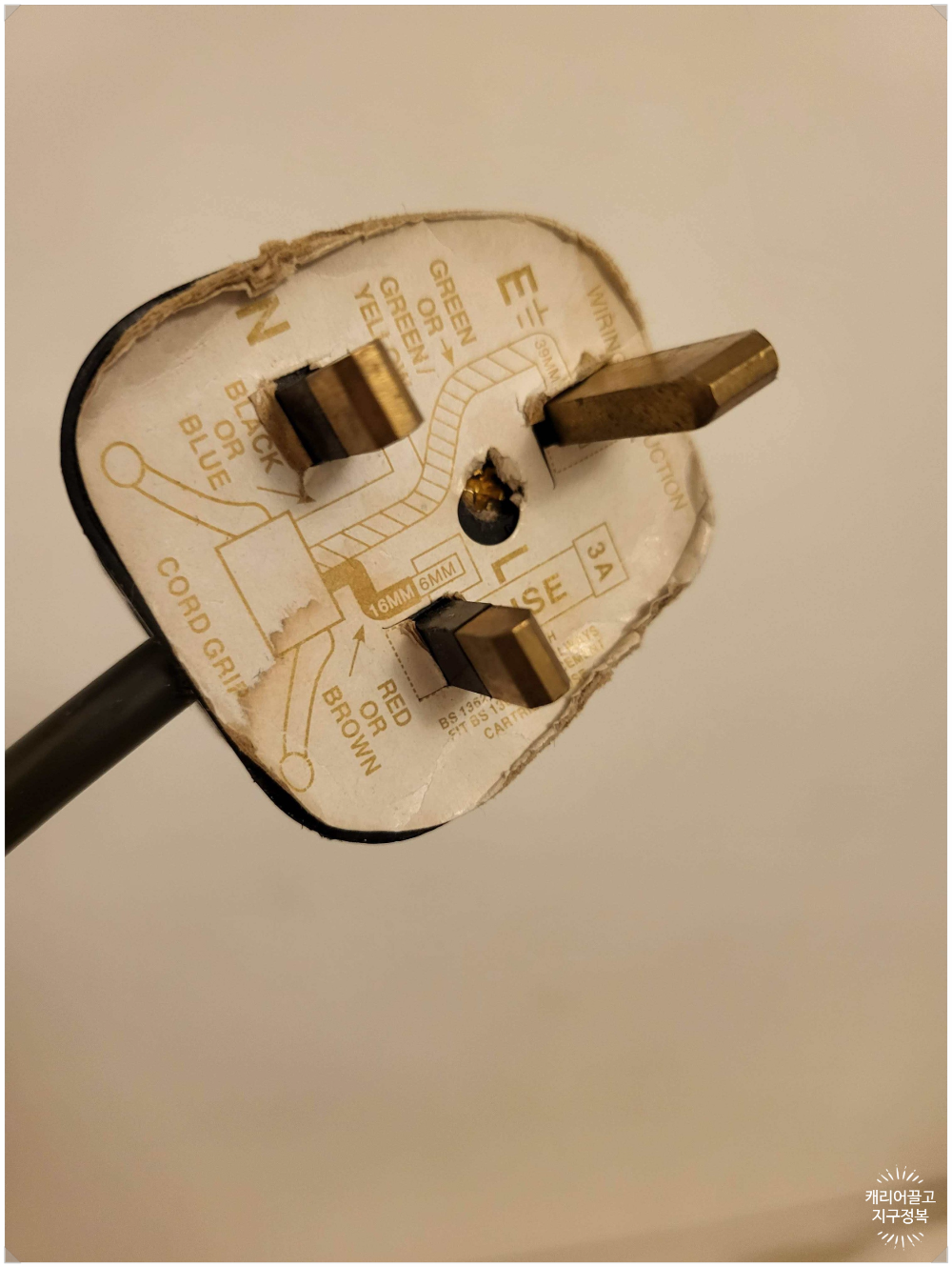 싱가포르 전기, 전압