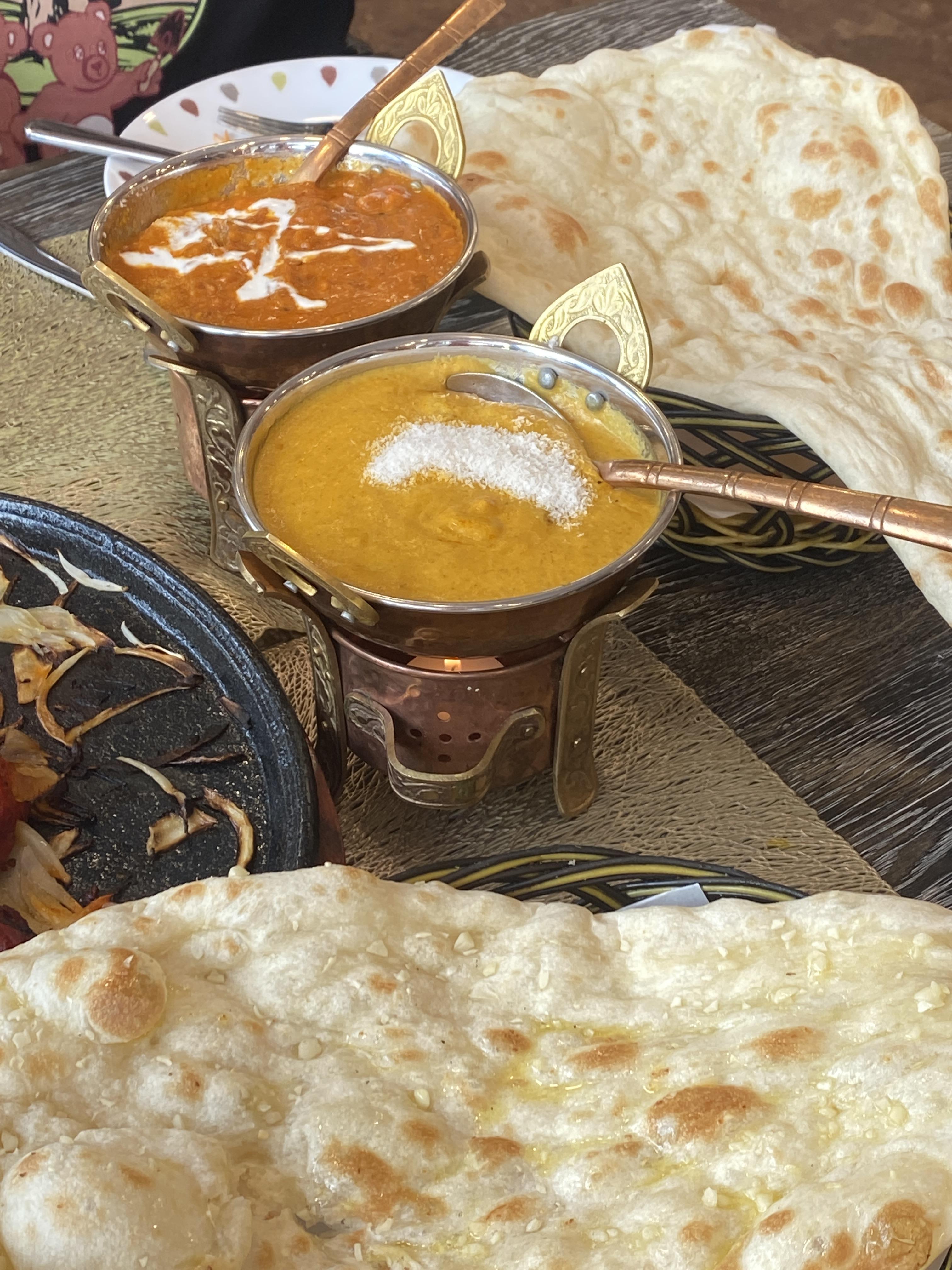 짭짤한-커리-매콤한-커리-갈릭난-요거트난