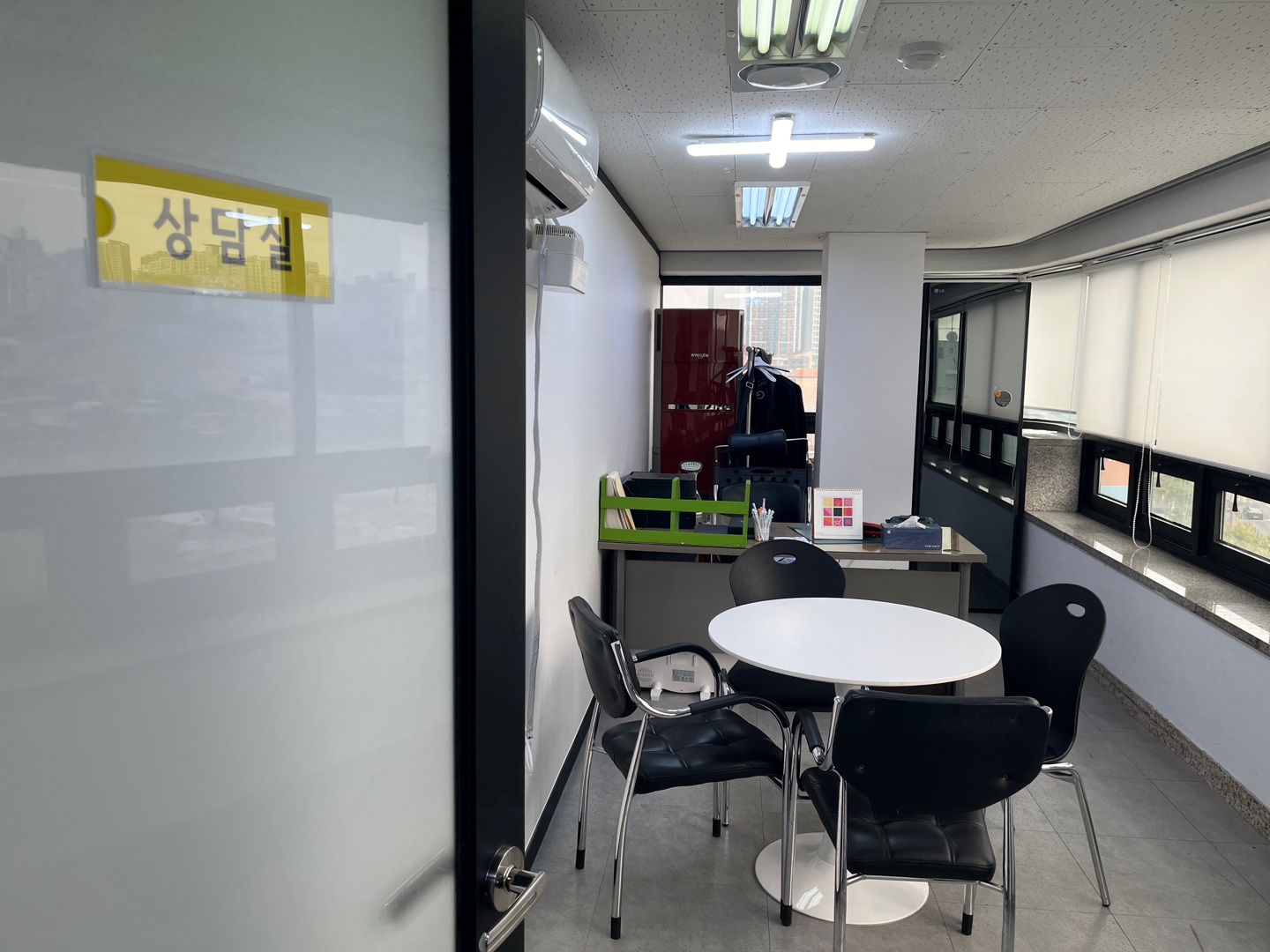 이미지설명: 상담실 전경