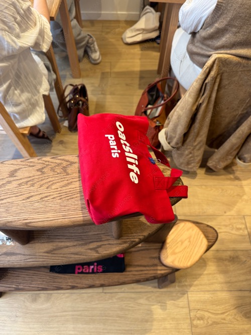 쨍한 색감의 에코백