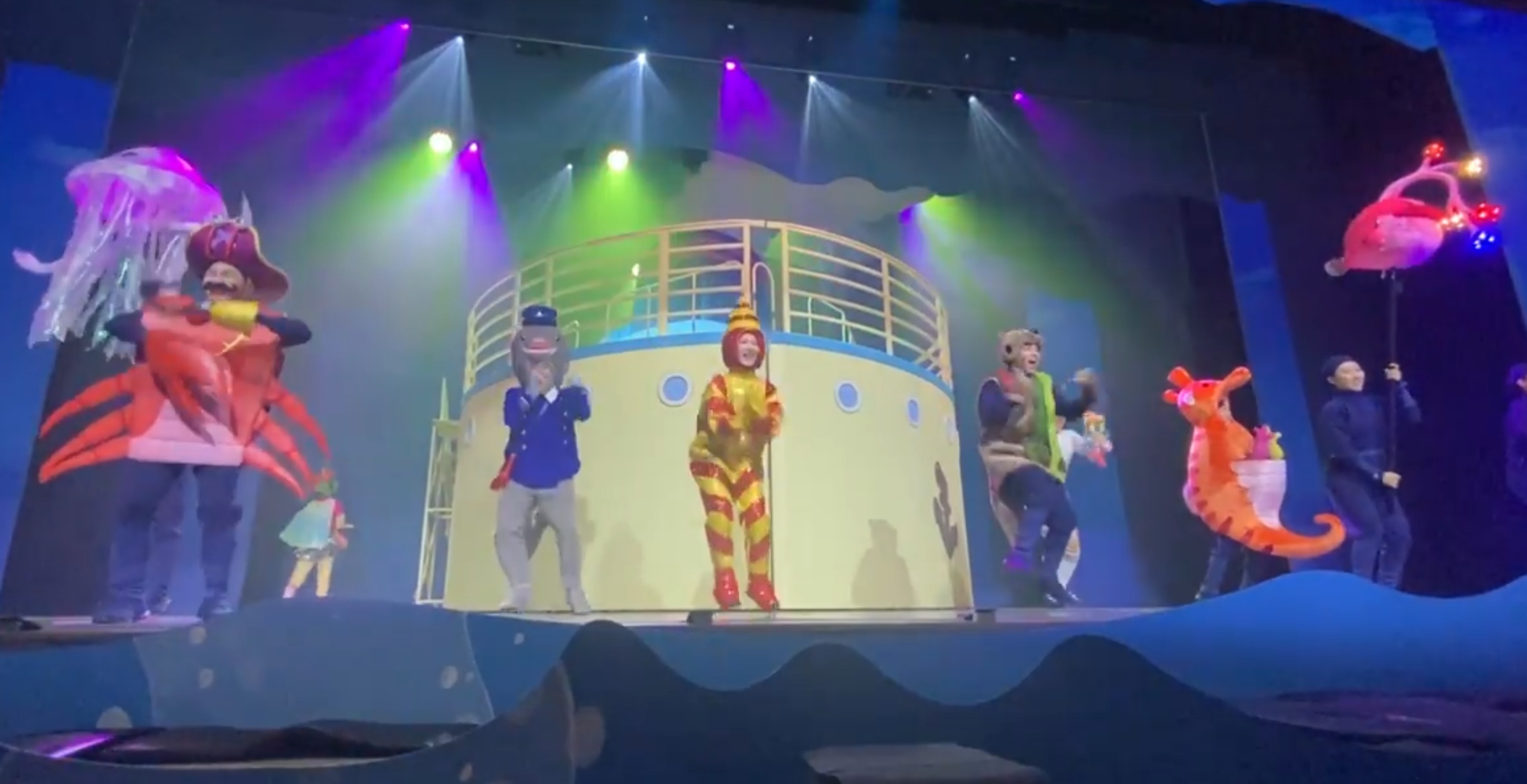 뮤지컬 <바다 100층짜리 집> 공연 엔딩 사진