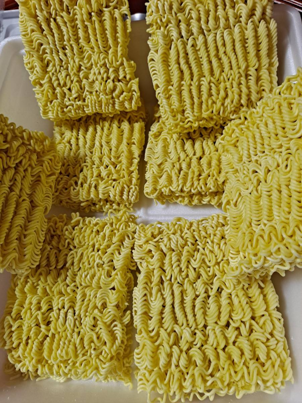 점보도시락 면을 펼치다