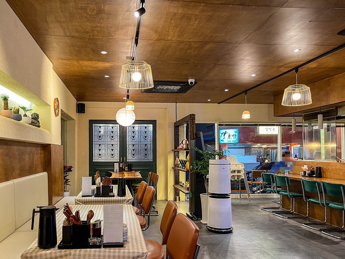 온천천 카페거리 강텐동 내부