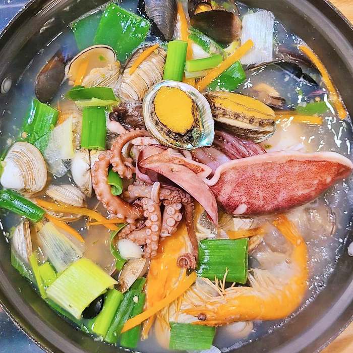 생생정보 청주 산더미 해물 조개 샤브 칼국수 맛집