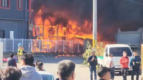 화재 발생으로 대피 중인 인천 서구 주민들