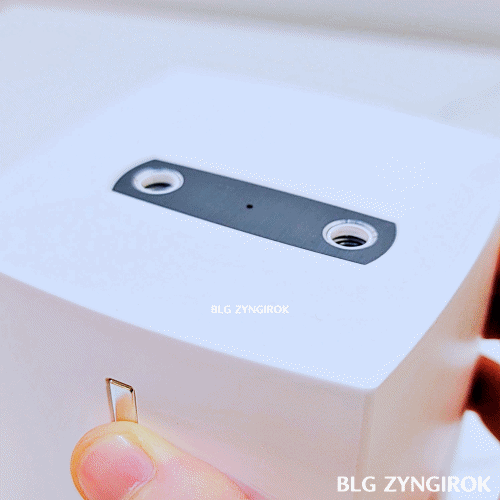 노브랜드 LED 듀얼 가습기 - 분사 모습이다.