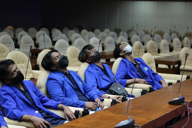 졸고있는 사람들