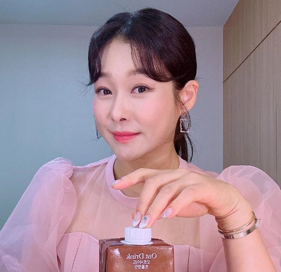 현영 프로필 나이 학력 키 결혼 남편 및 현영 맘카페 사기 연루 논란 정리