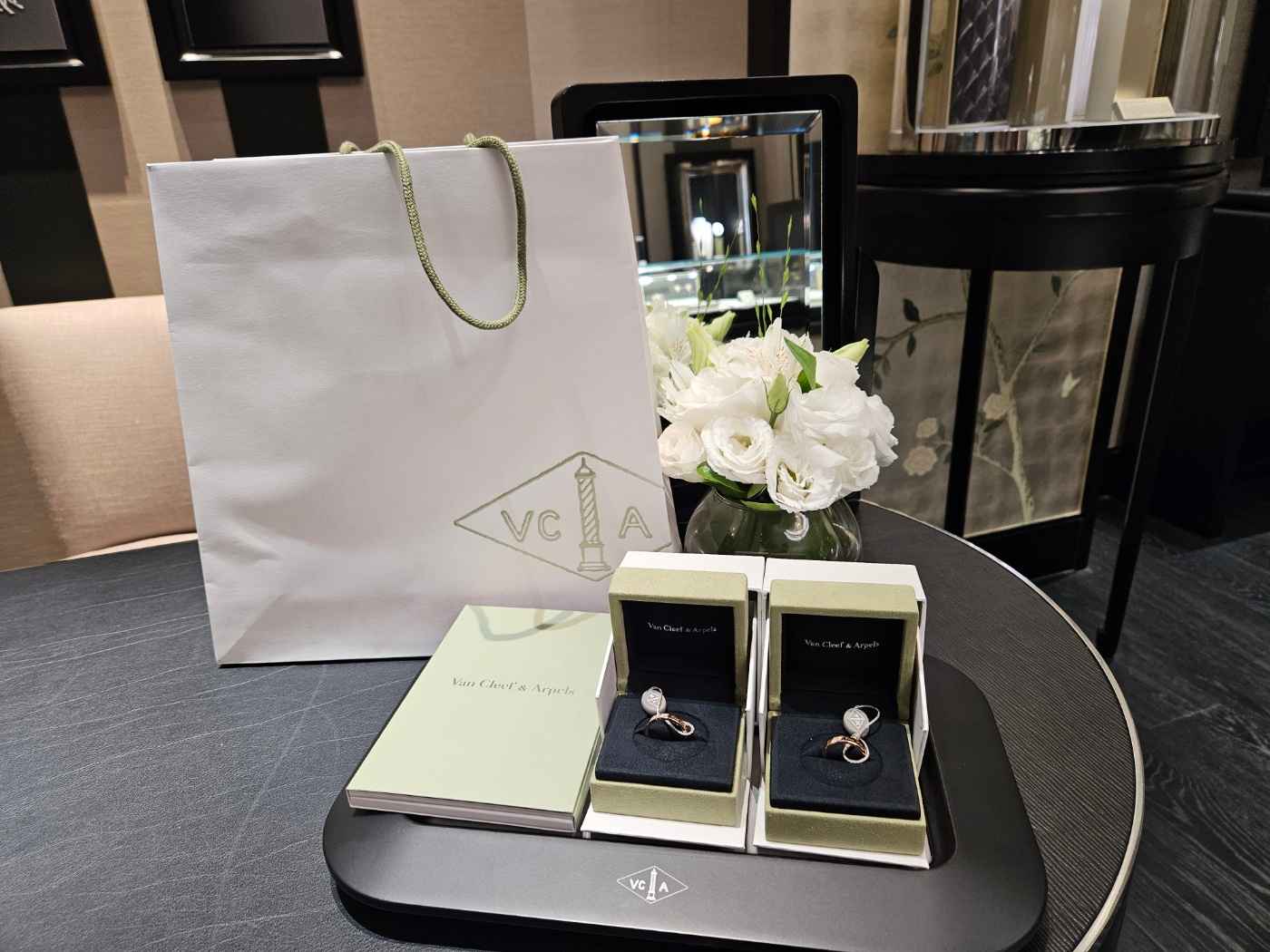 반클리프 앤 아펠 뚜쥬르 시그니처 에또왈 웨딩밴드