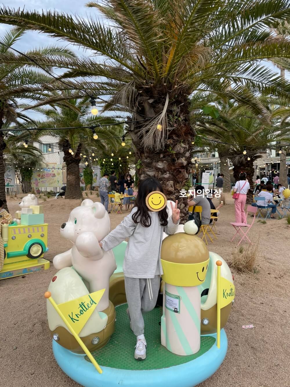 카페 노티드 제주애월점 - 모래 마당 내 놀이기구