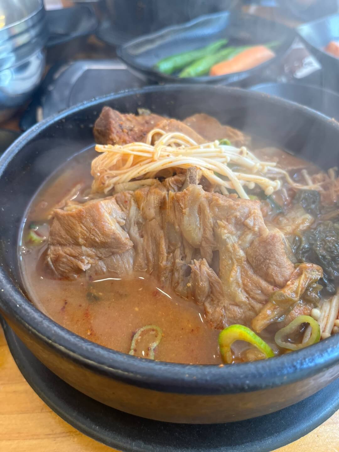 해마을 감자탕_국물이 진하고 고기가 실한 뼈해장국 최고