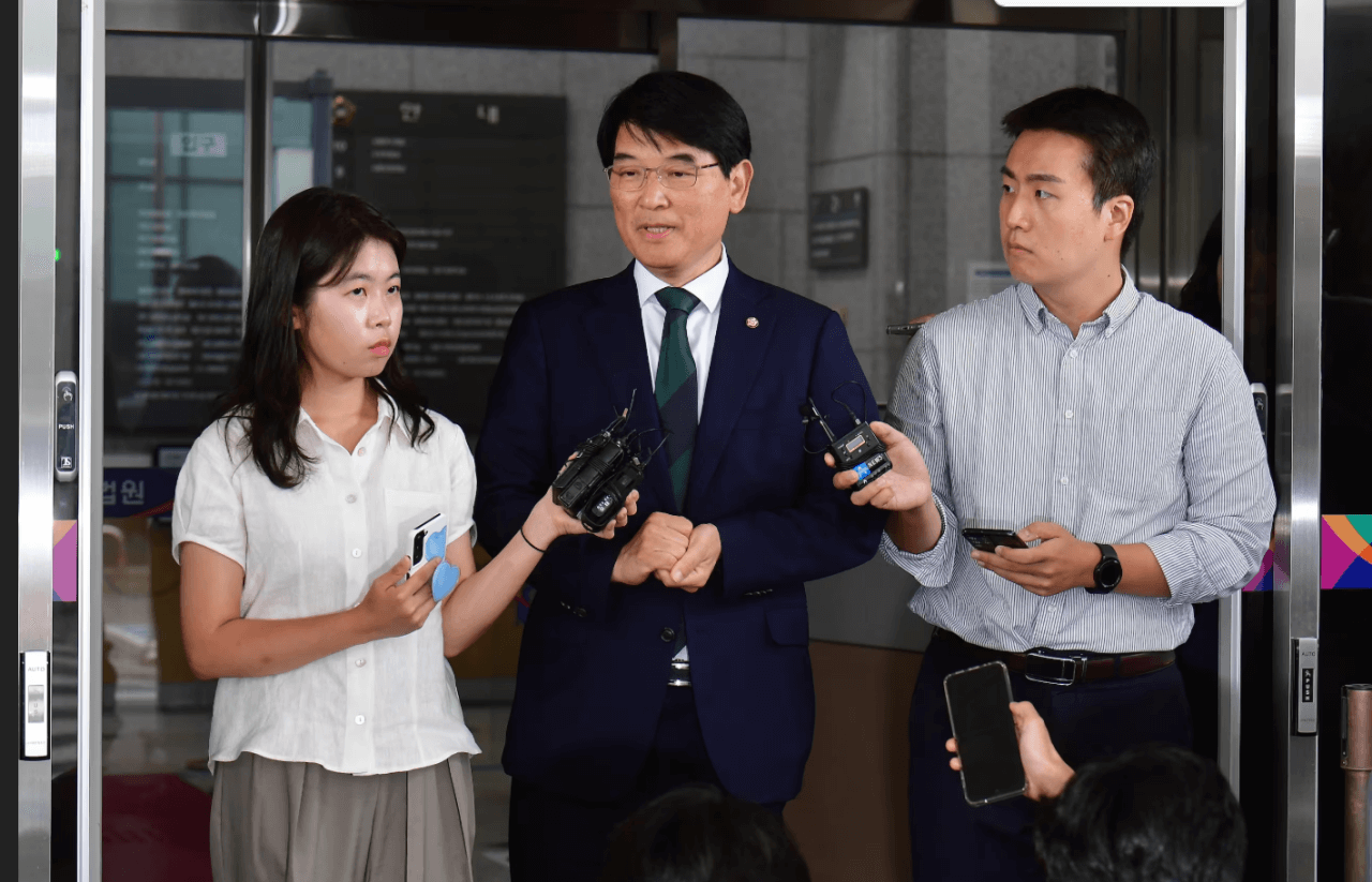 박완주-더불어민주당-전의원-성추행-법정구속