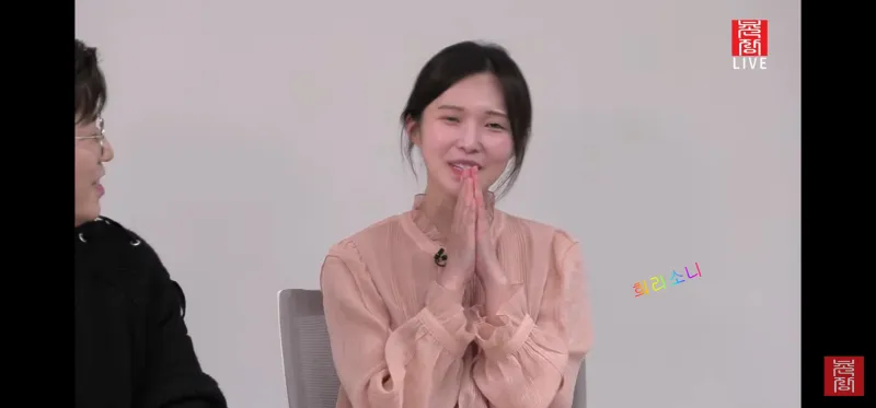 나는 솔로 17기 옥순 라방 장면.
