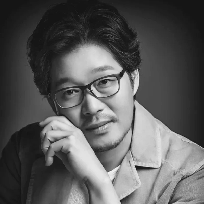 디즈니+ 넉오프에서 김만식 역을 맡은 유재명