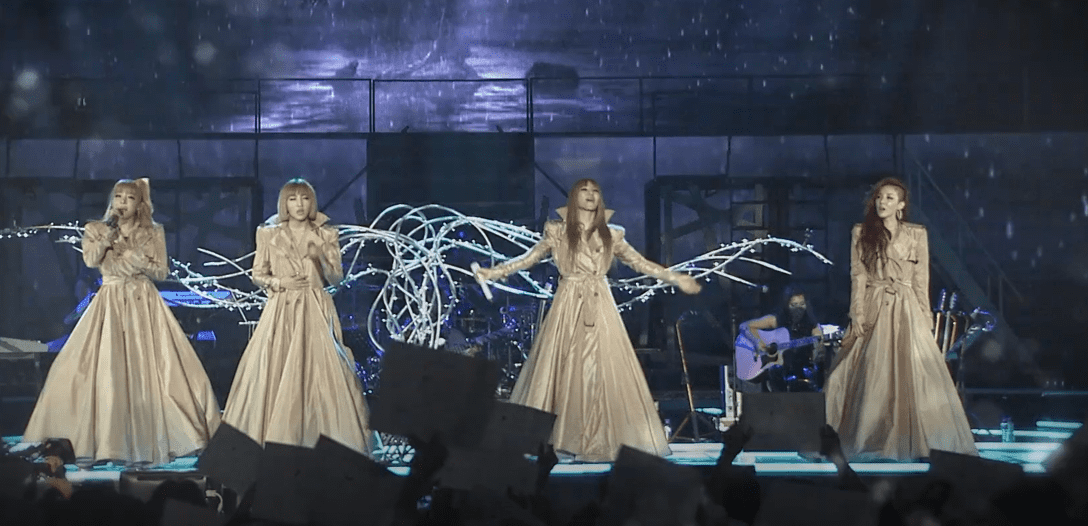 2ne1 공연 중 단체 화음 안내