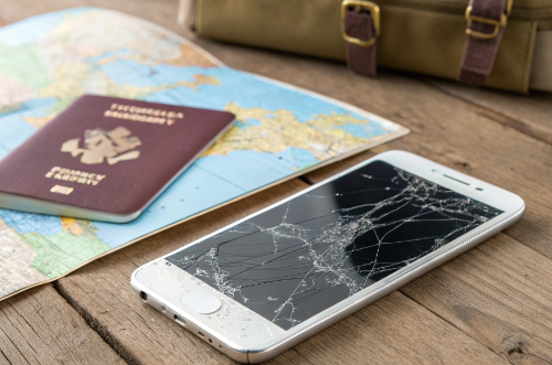 여행중 휴대폰 파손 이미지입니다.