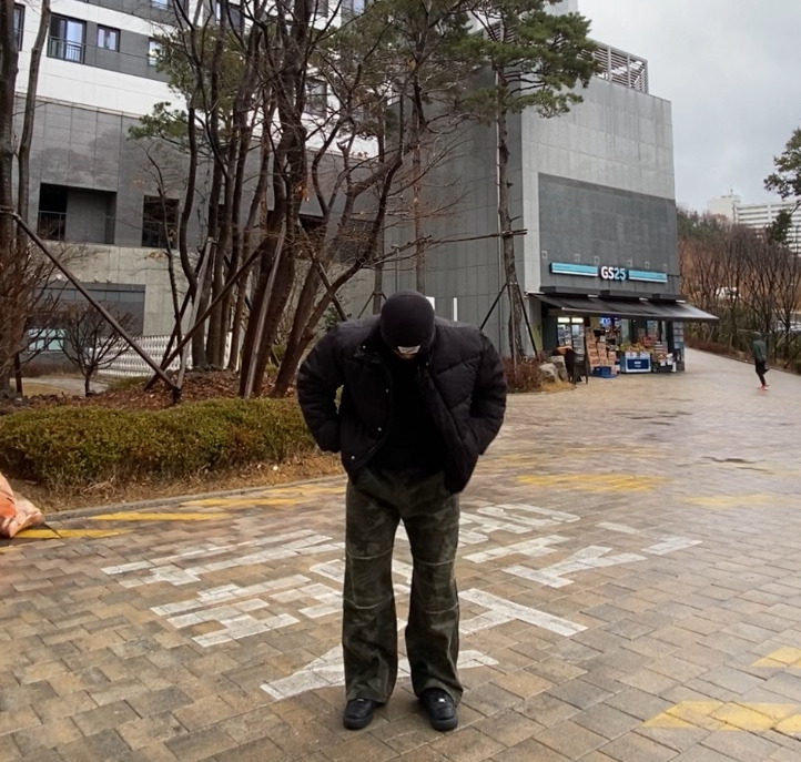 데일리룩('26. 3. 2.)반스VANS 밀포드 비니, 바스틱 점퍼 숏패딩, 무신사스탠다드 티셔츠, 테이크이지 카모 카모플라쥬 밀리터리 더스티 카펜터 팬츠, 나이키 덩크하이 올블랙