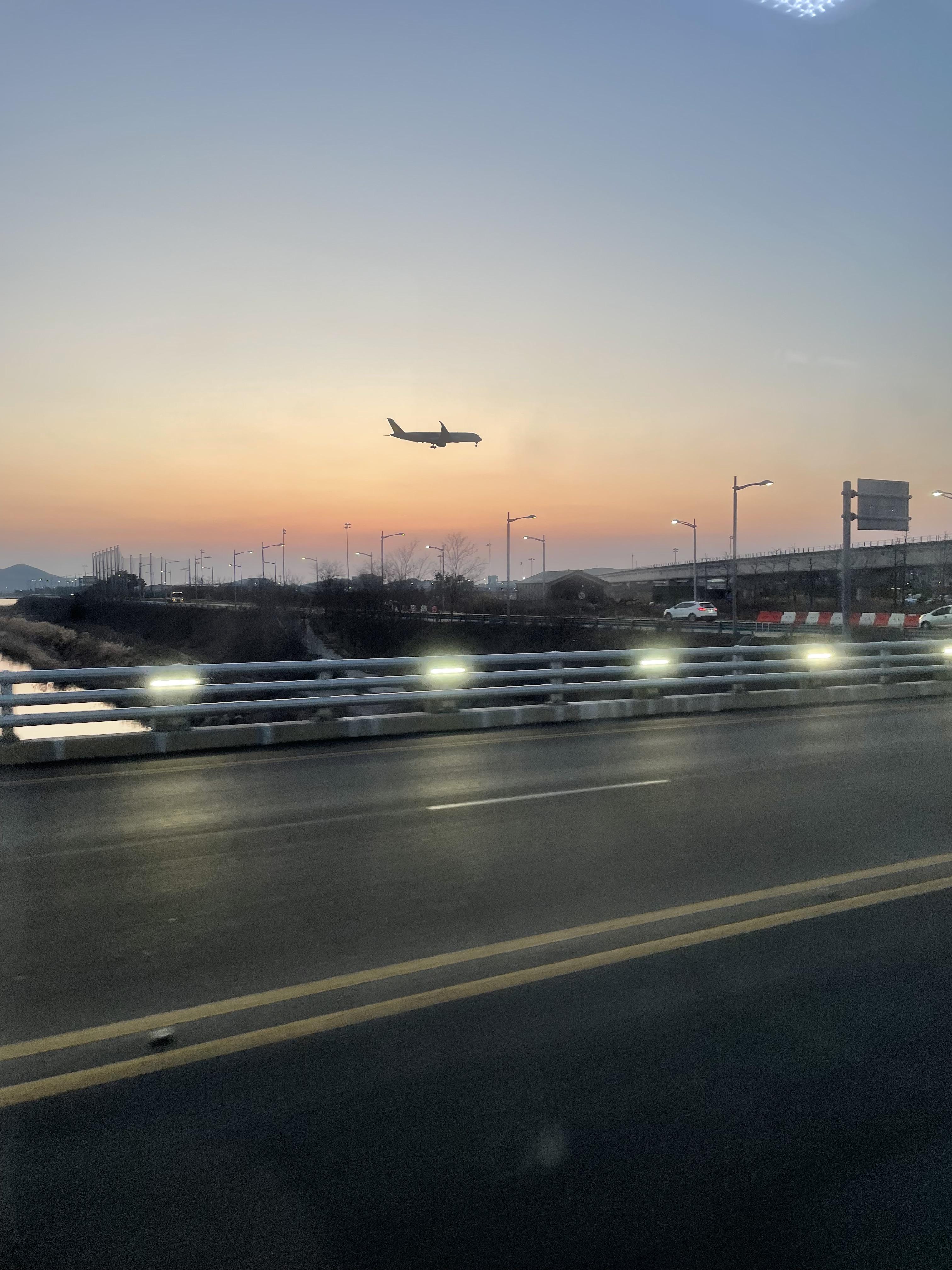 인천공항-가면서-찍은-비행기