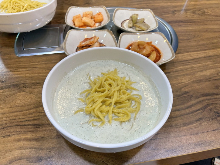 검정콩국수