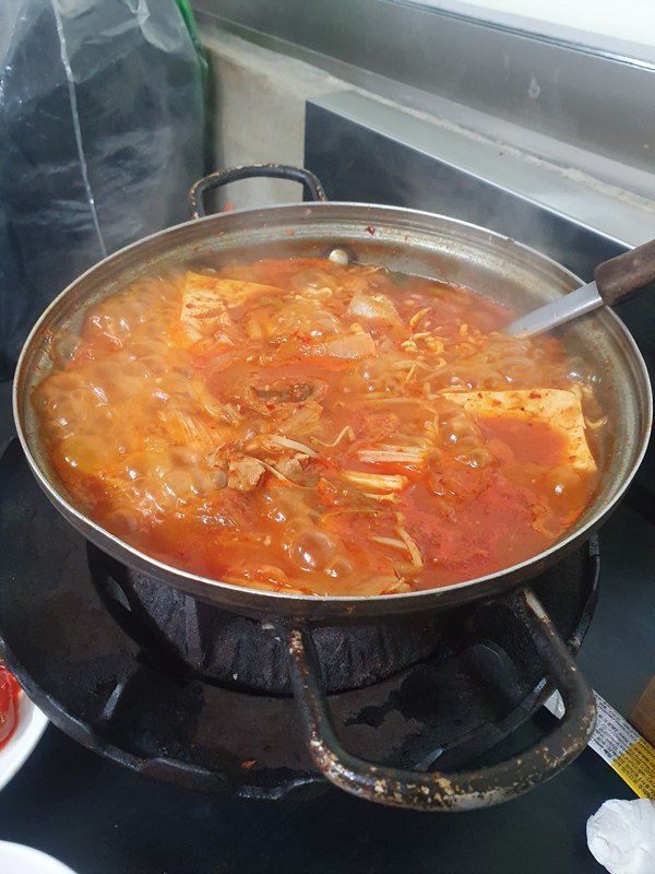 다-익은-김치찌개